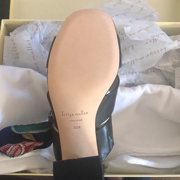 Bettye Muller 7.5 never worn open toed leather mule with silk tie with 3” heel - Picture 5 of 8